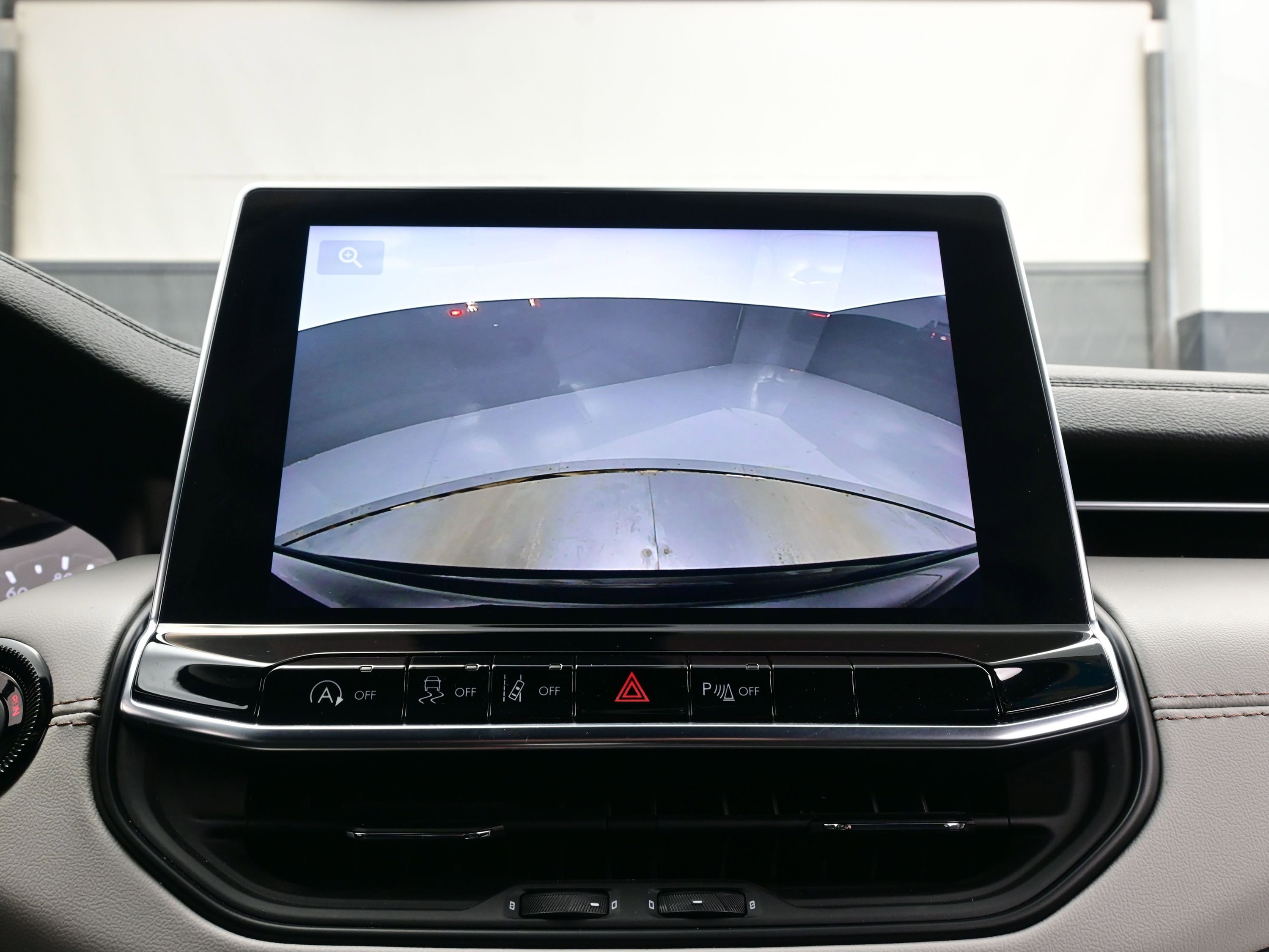 Used 2025 Jeep Compass Limited image 18