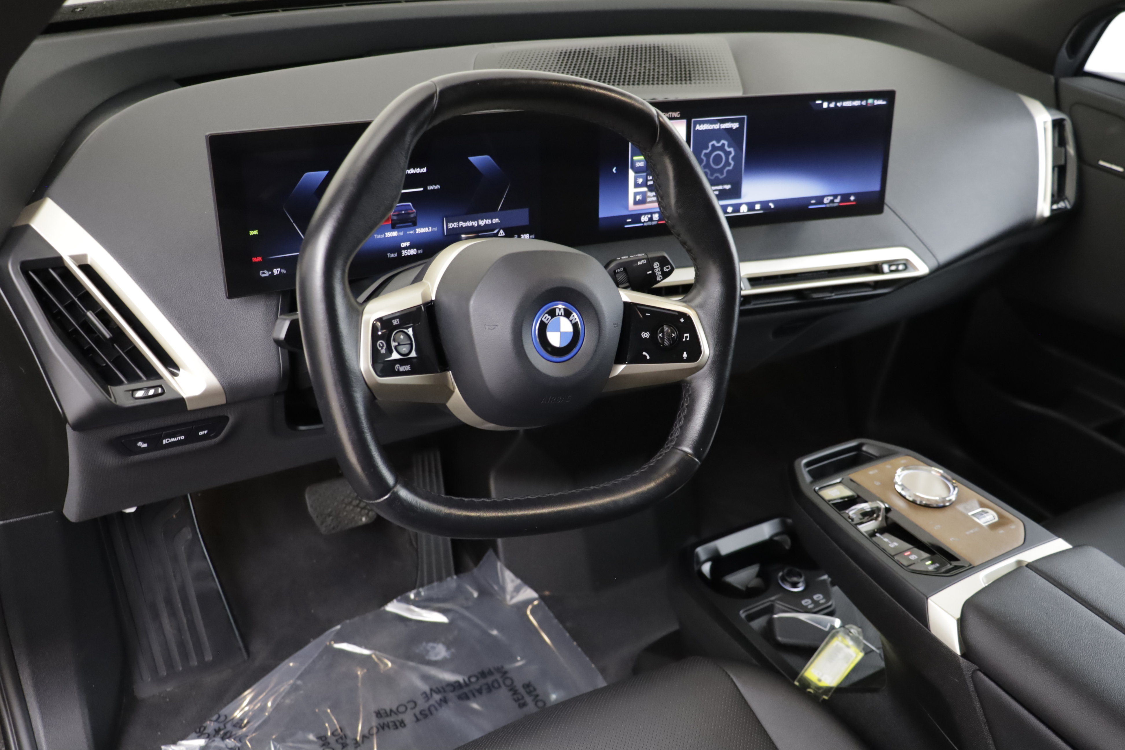 Used 2024 BMW iX xDrive50 w/ Premium Package AWD/4WD image 6