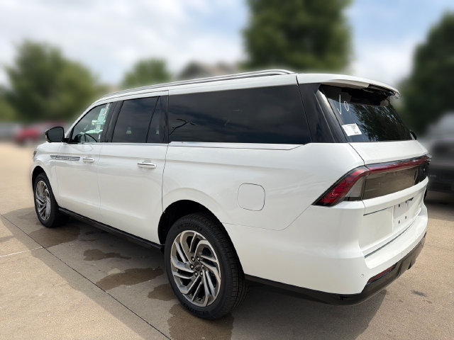New 2026 Lincoln Navigator L Reserve AWD/4WD image 9