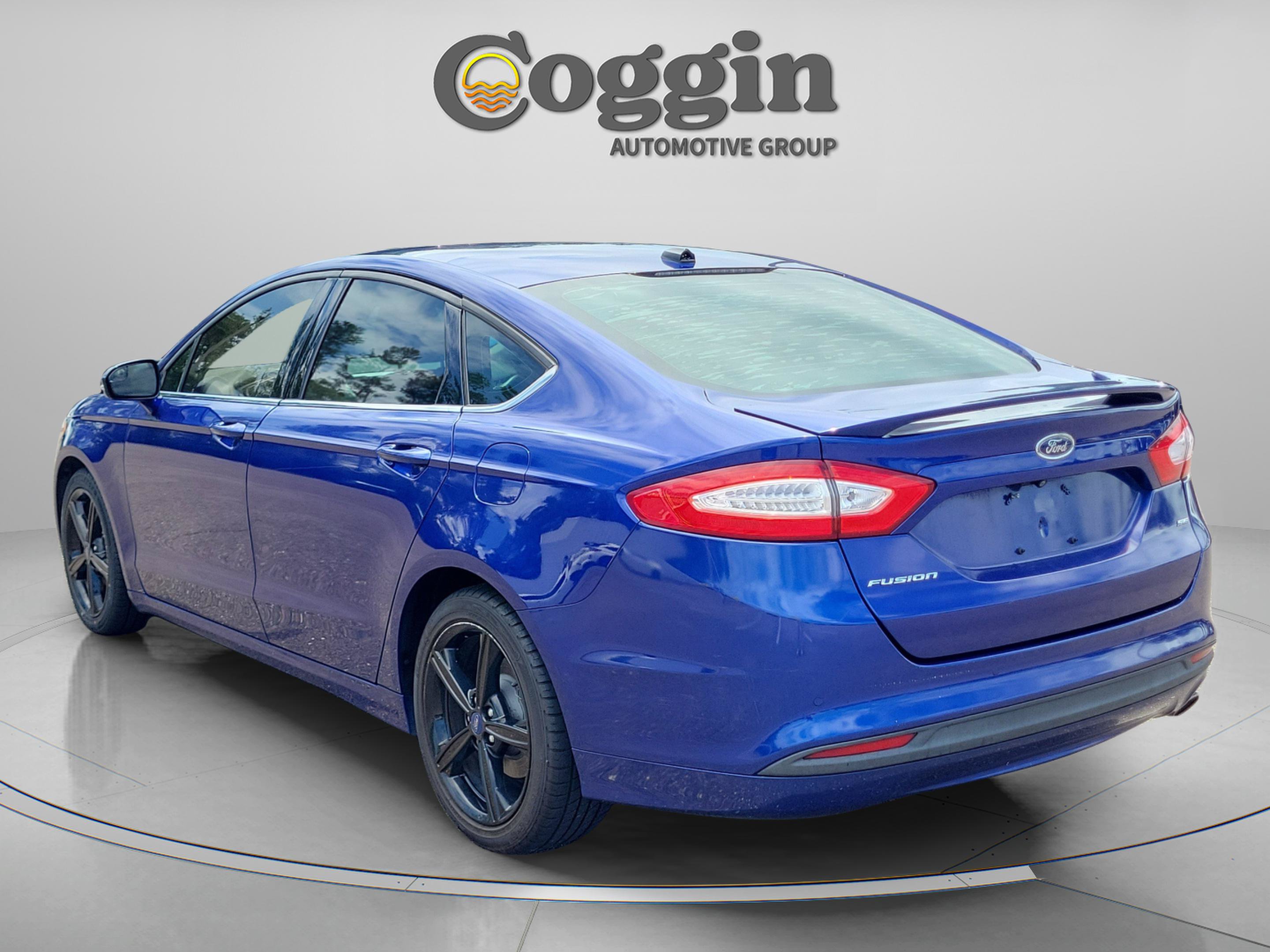 Used 2016 Ford Fusion SE FWD image 3