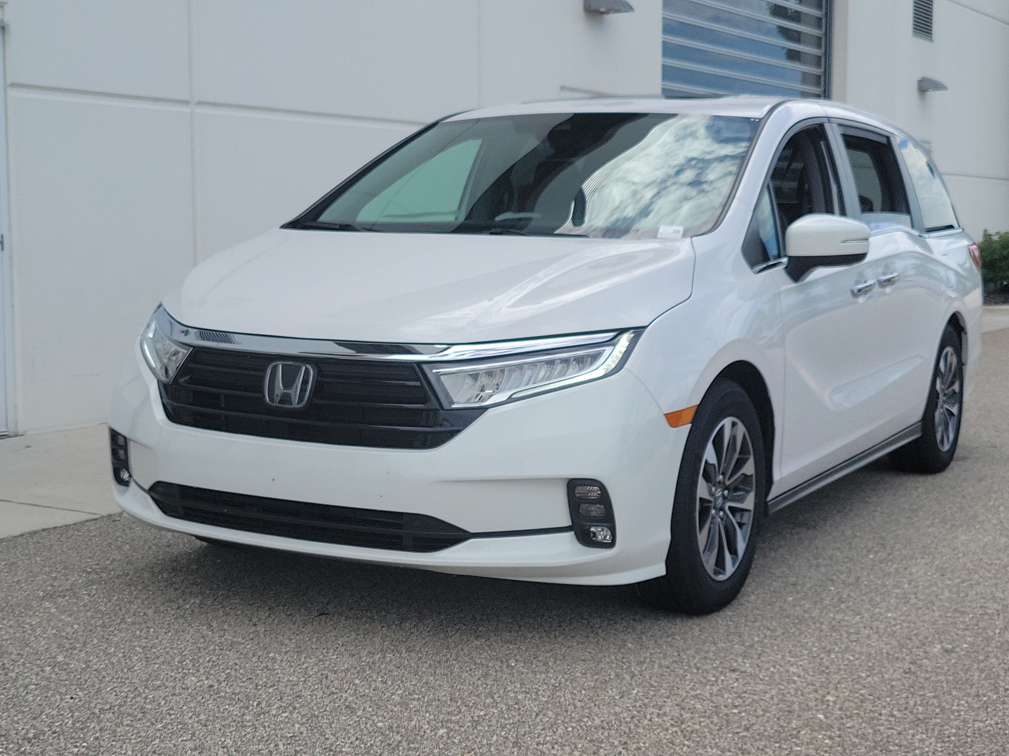 Used 2024 Honda Odyssey EX-L image 3