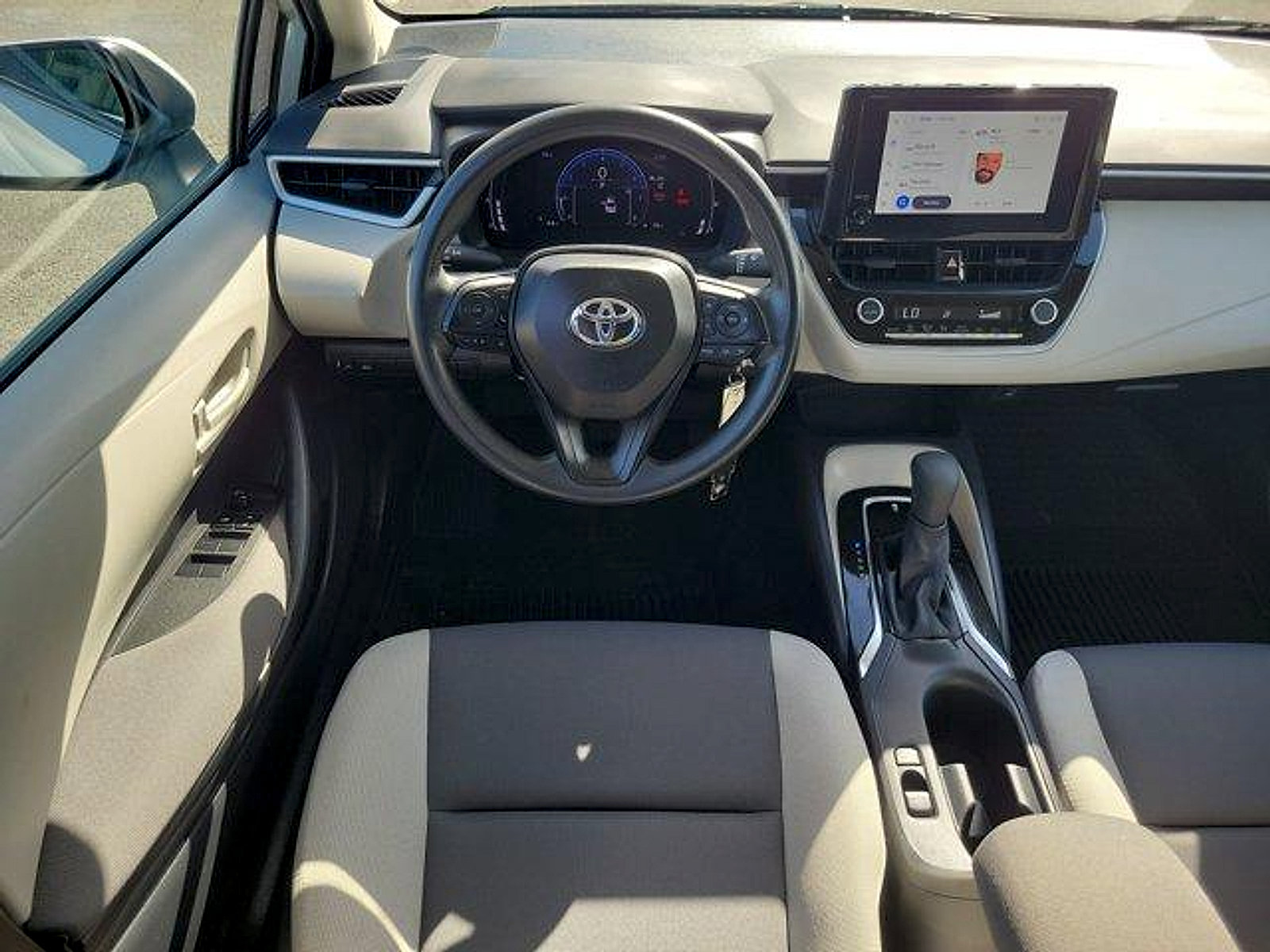 Used 2026 Toyota Corolla LE FWD image 17