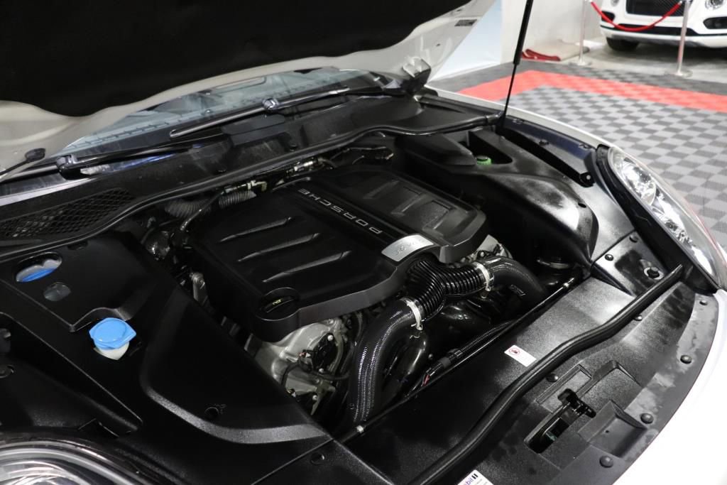 Used 2018 Porsche Cayenne S image 78