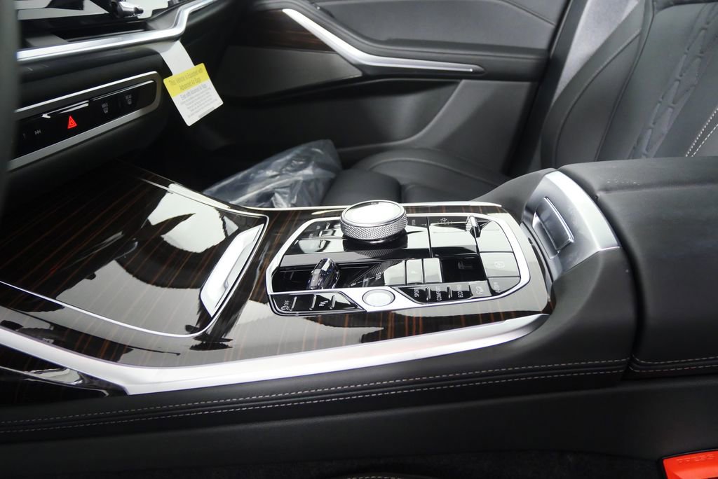 Used 2026 BMW X7 M60i image 24