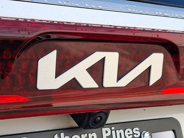 Certified 2024 Kia Carnival EX image 33