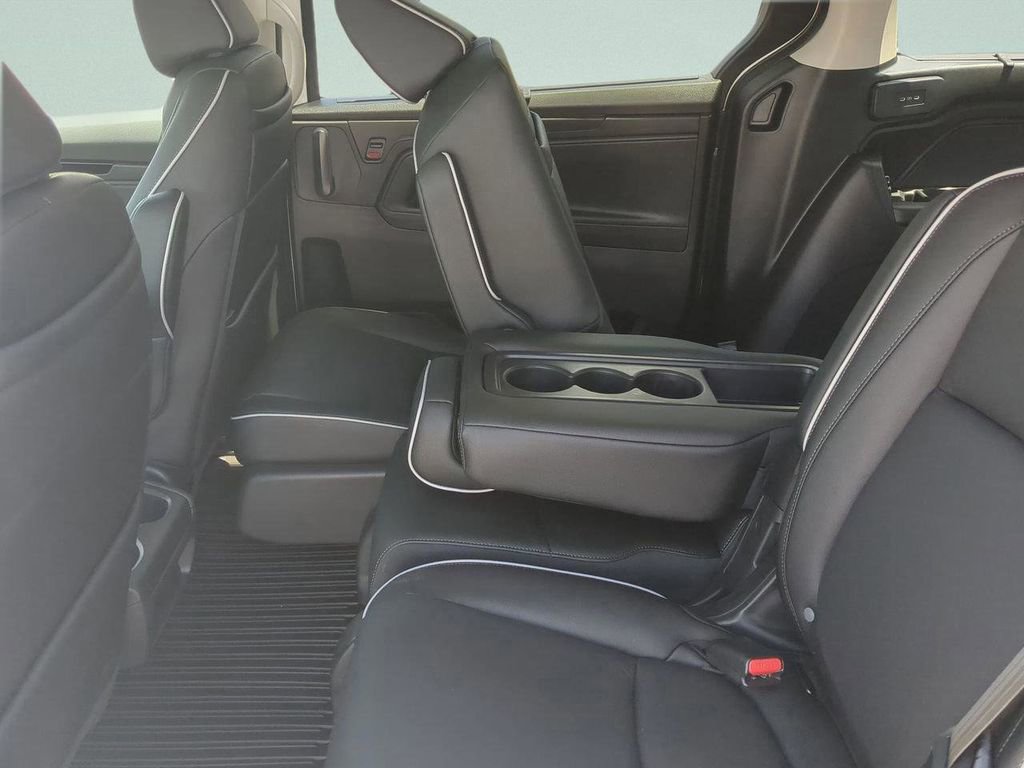 New 2026 Honda Odyssey Touring image 9