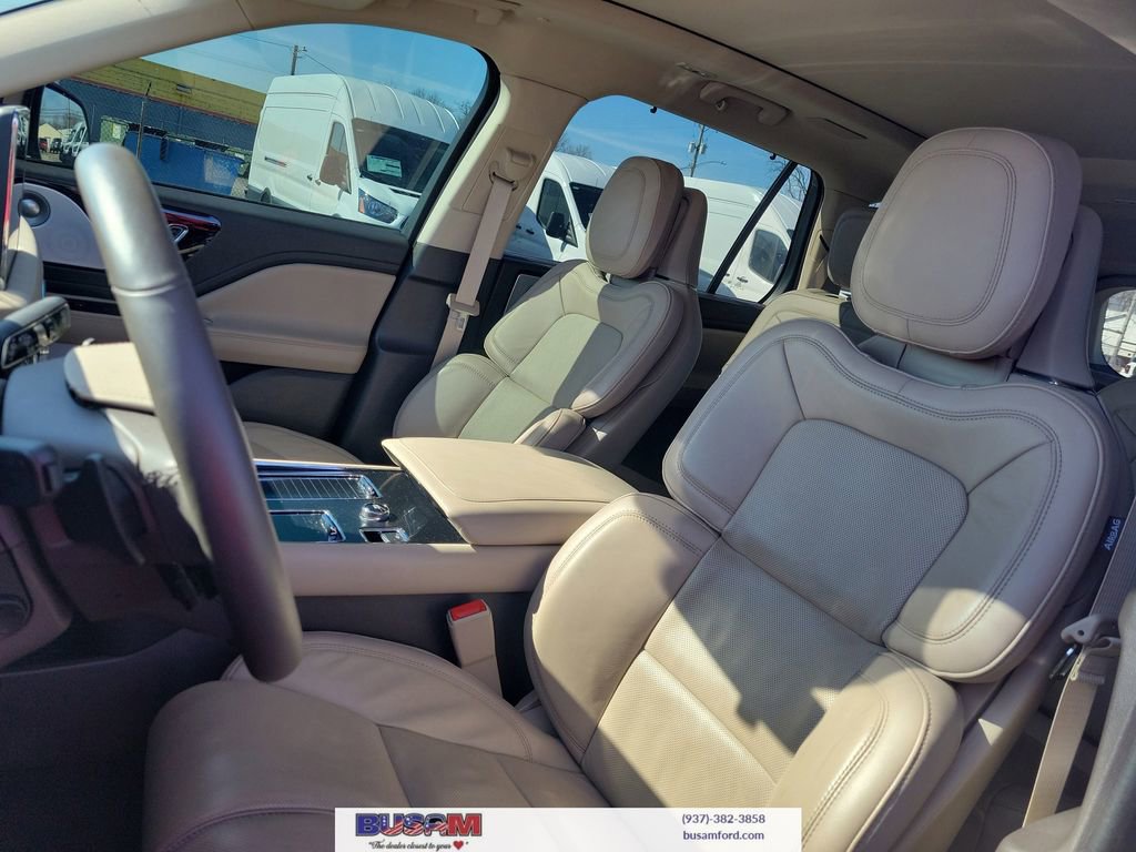 Used 2023 Lincoln Aviator Reserve w/ Equipment Group 201A image 16