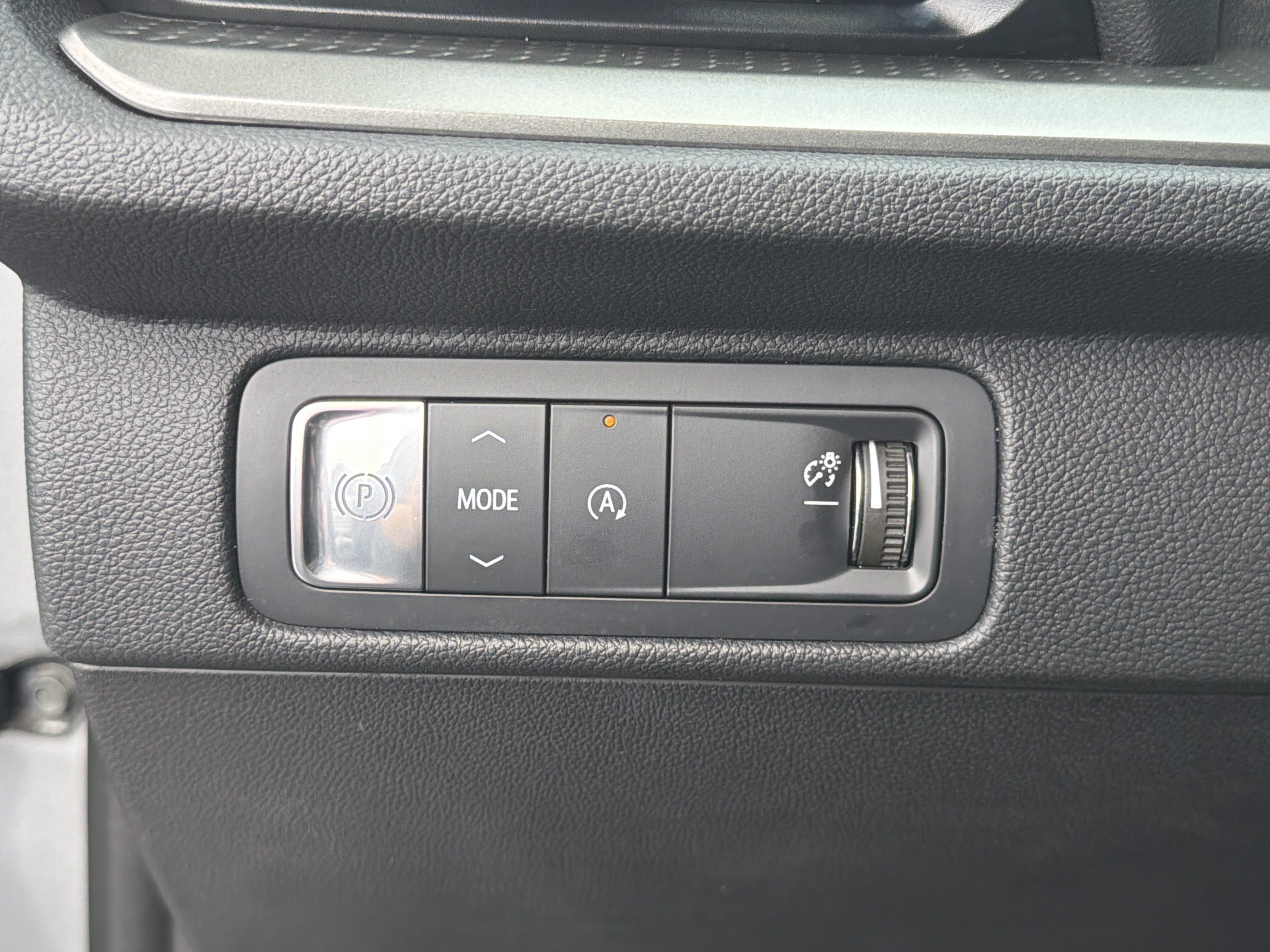 Used 2025 Chevrolet Traverse LT FWD image 38
