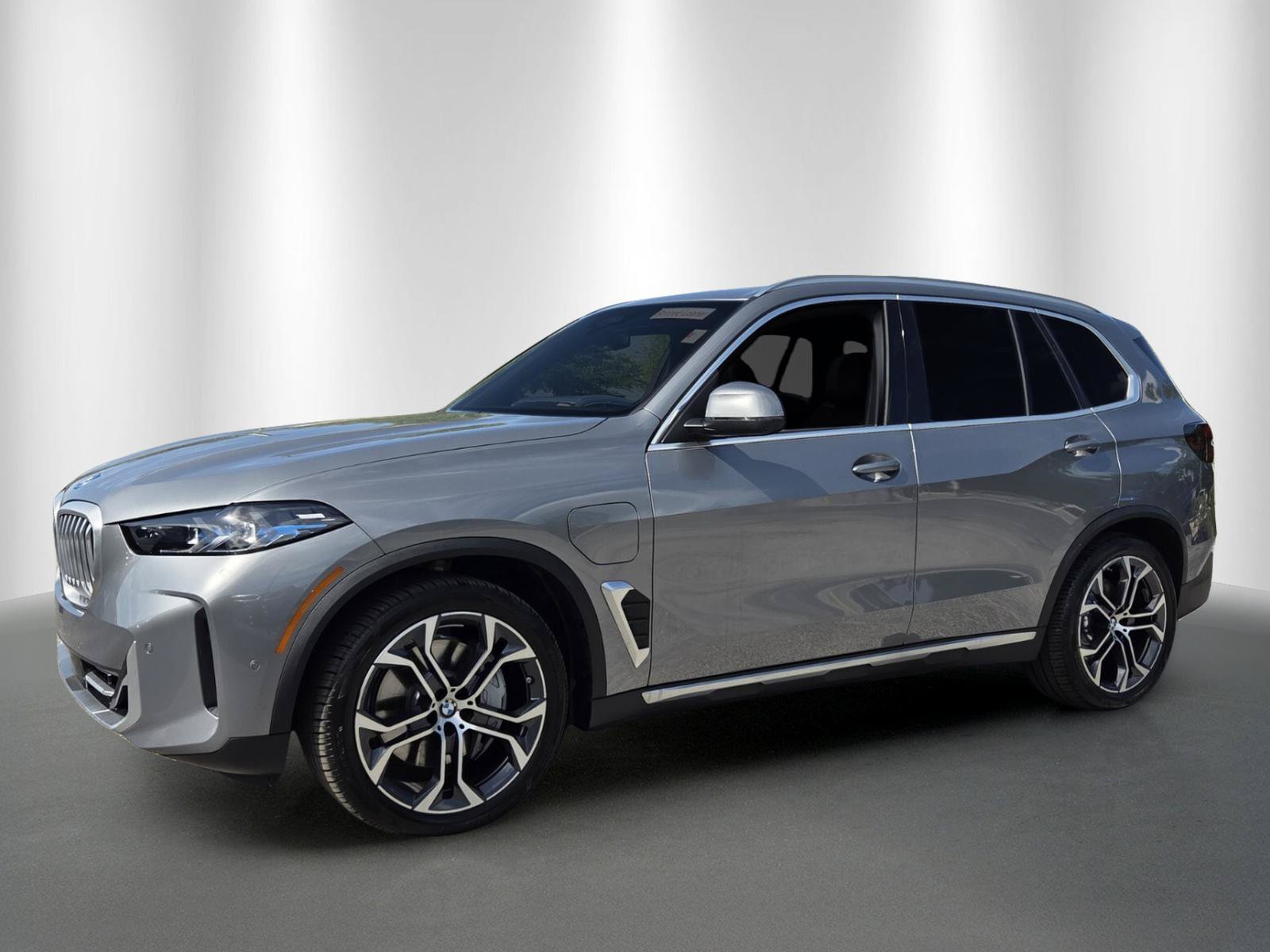 Certified 2026 BMW X5 xDrive50e AWD/4WD image 2