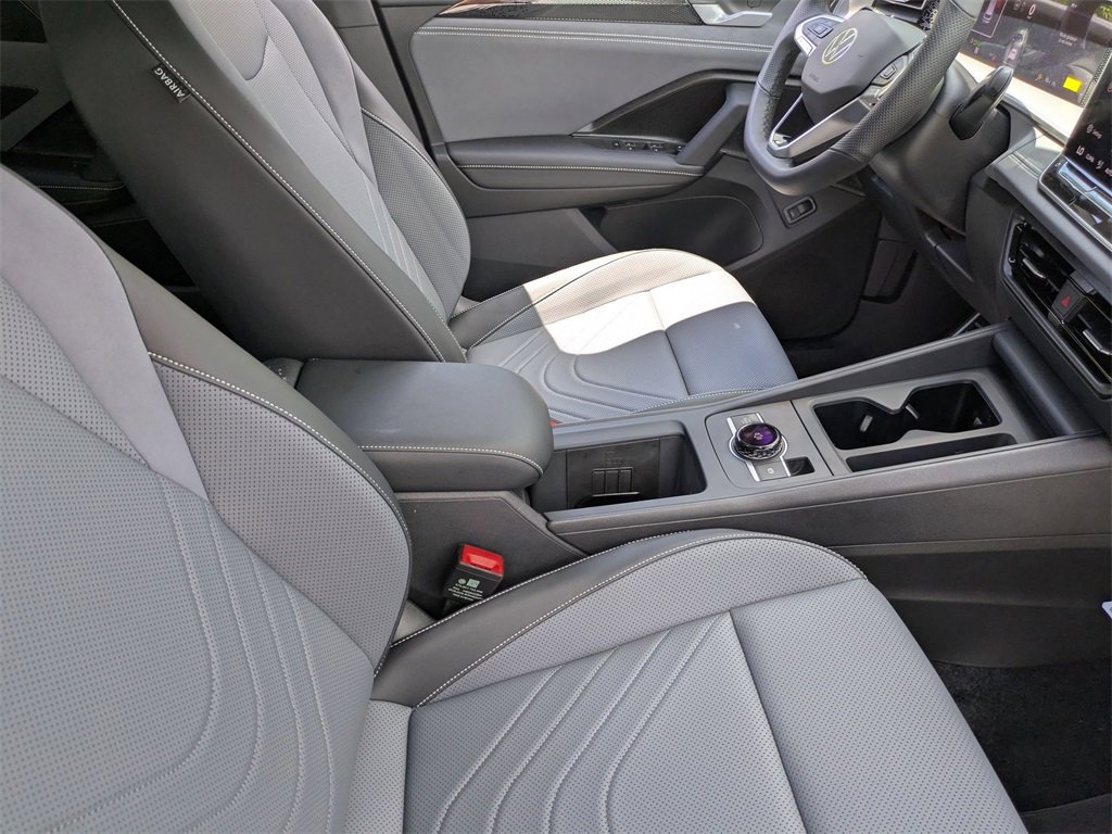 New 2025 Volkswagen Tiguan SE R-Line image 31