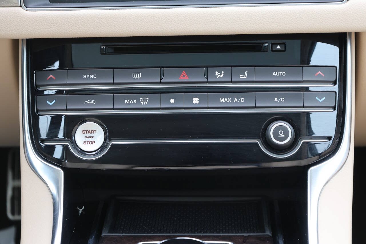 Used 2020 Jaguar XF Prestige AWD/4WD image 21