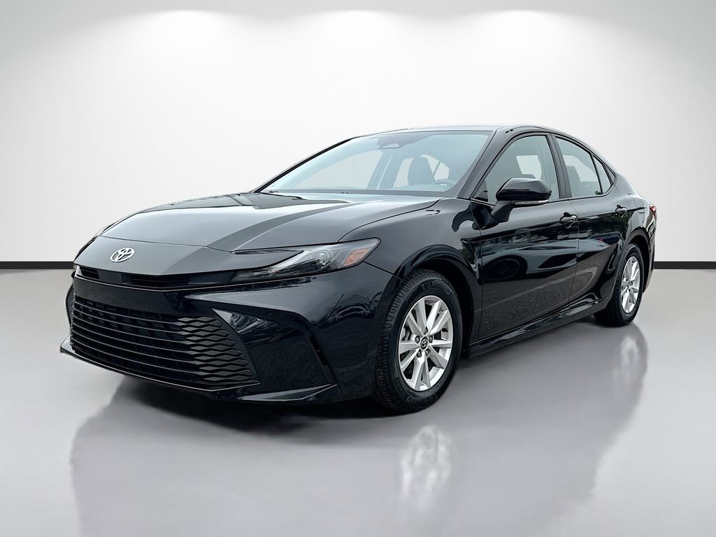 Used 2025 Toyota Camry LE image 7