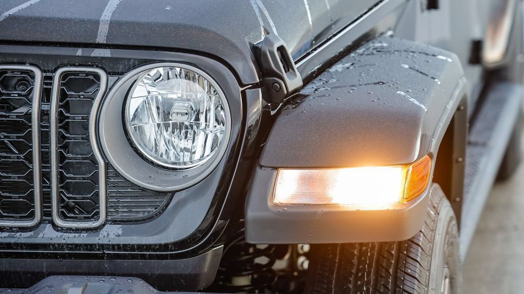 New 2026 Jeep Gladiator Sport AWD/4WD image 5