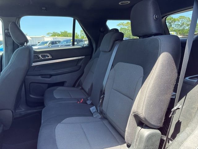 Used 2019 Ford Explorer XLT image 7