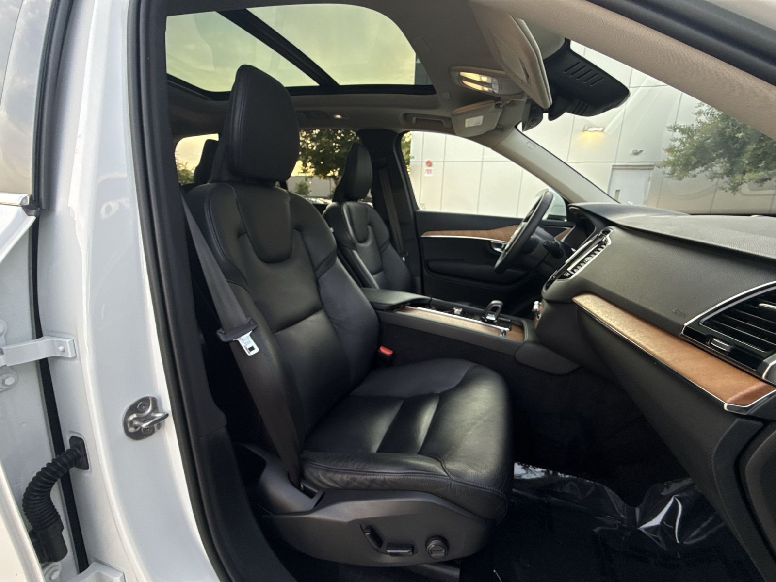 Certified 2023 Volvo XC90 B6 Plus w/ Protection Package Premier AWD/4WD image 35