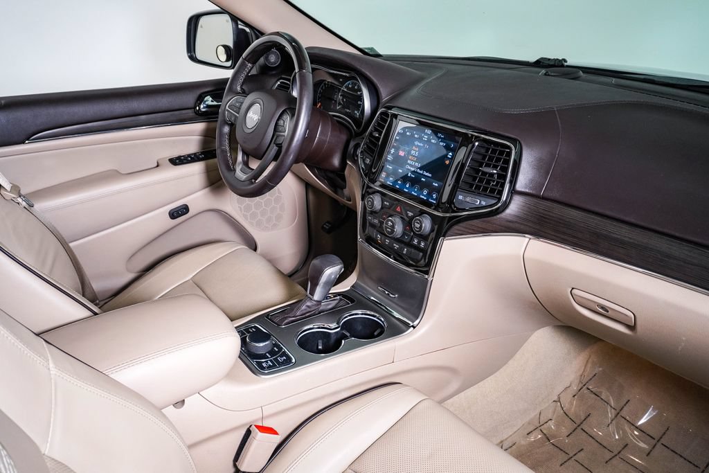 Used 2019 Jeep Grand Cherokee Overland AWD/4WD image 14