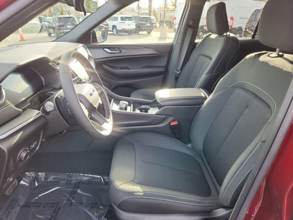 New 2025 Jeep Grand Cherokee Laredo image 9