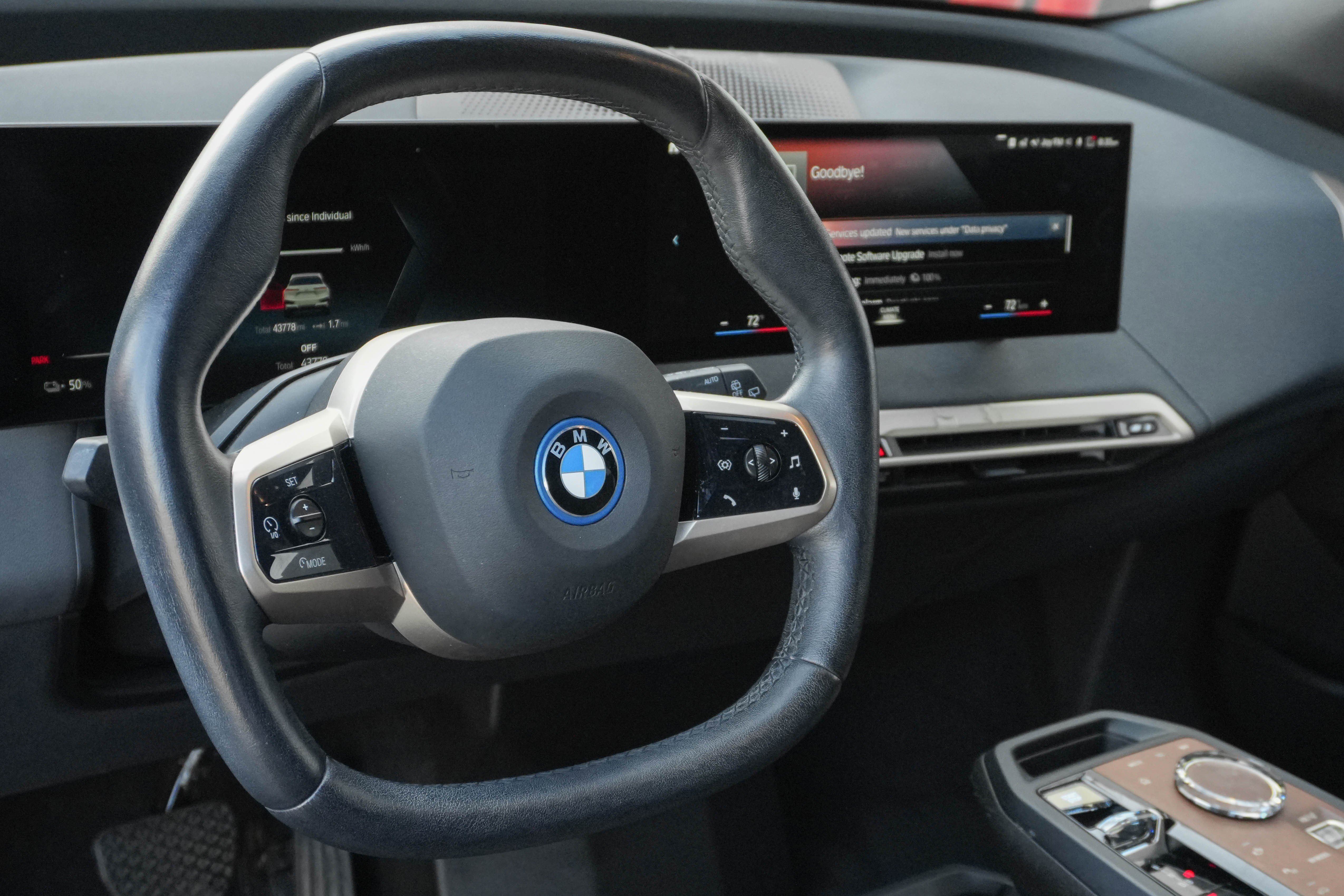 Certified 2023 BMW iX xDrive50 w/ Premium Package AWD/4WD image 9