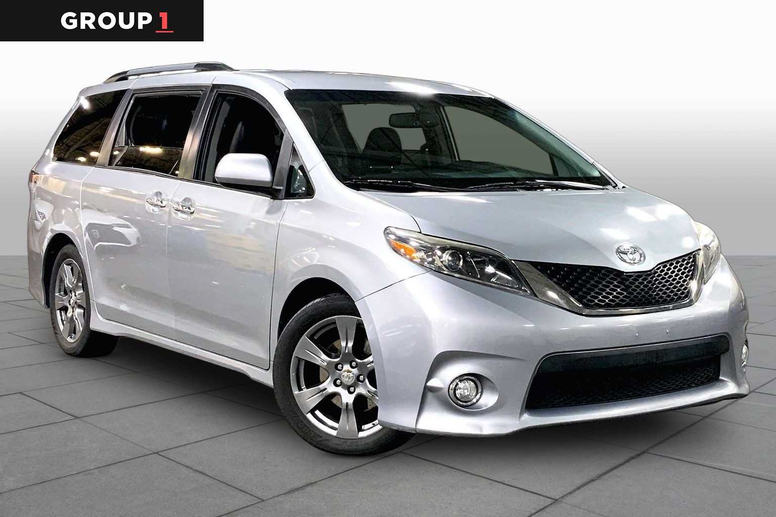 Used 2017 Toyota Sienna SE FWD image 3