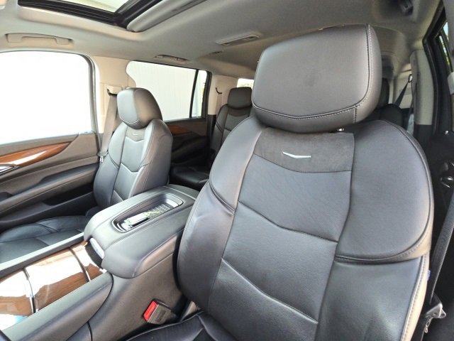 Used 2019 Cadillac Escalade ESV Luxury w/ Escalade Sport Edition image 11