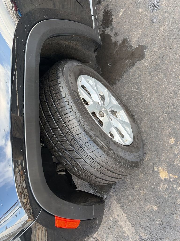 Used 2023 Jeep Grand Cherokee Limited image 41