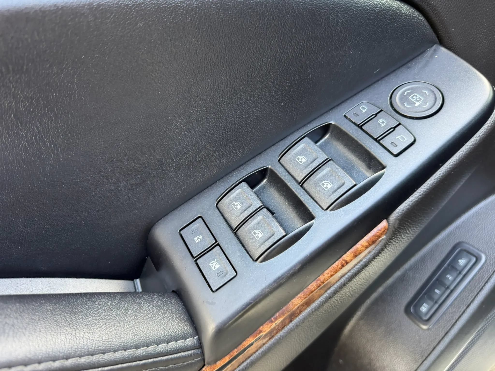 Used 2015 Chevrolet Tahoe LTZ RWD image 49