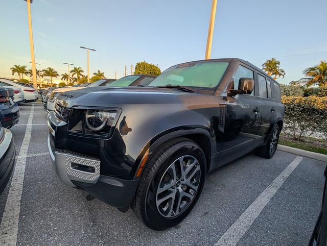 Used 2023 Land Rover Defender 130 SE image 3