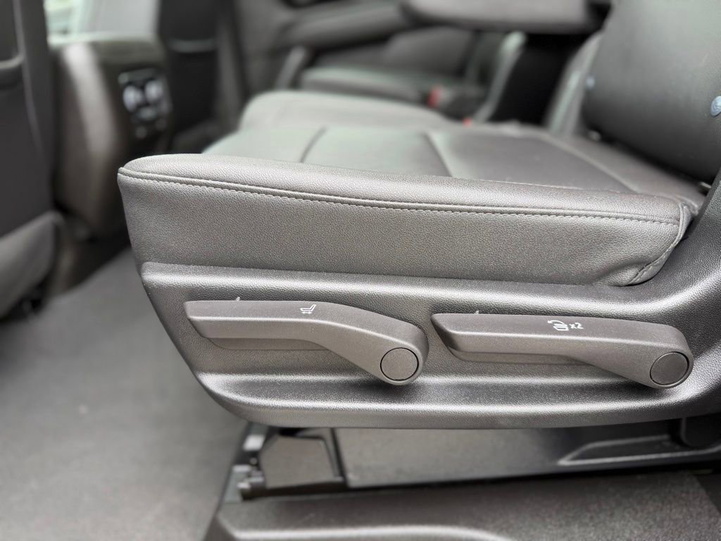 Used 2023 Chevrolet Tahoe Z71 w/ Luxury Package AWD/4WD image 26
