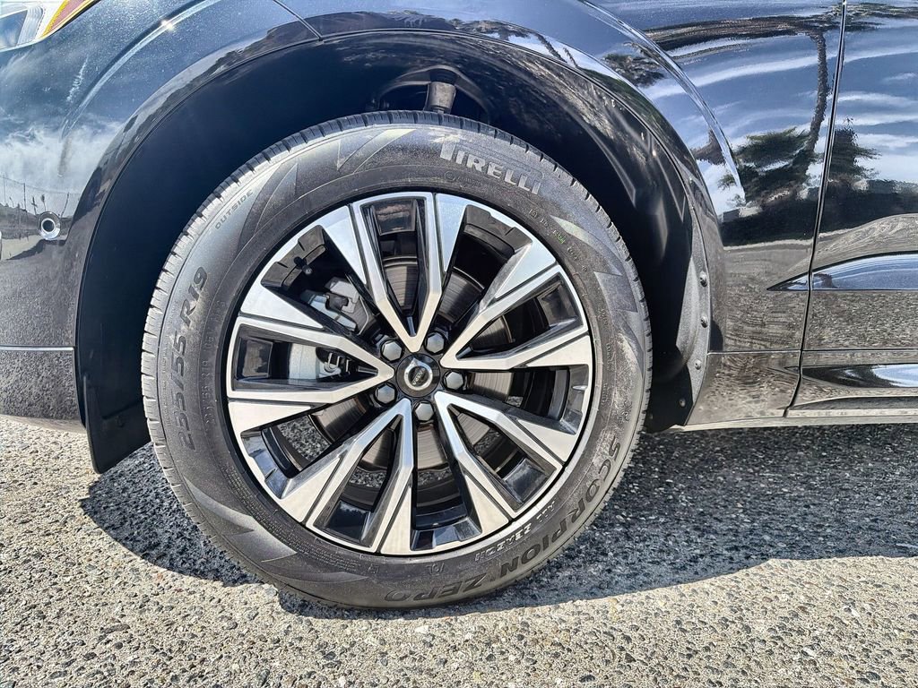 Used 2025 Volvo XC60 B5 Plus image 19