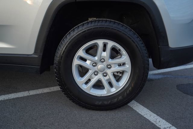 Used 2025 Jeep Grand Cherokee Laredo w/ Luxury Tech Group I image 41