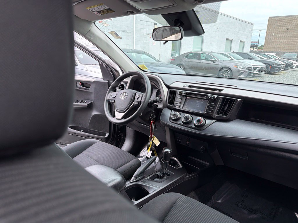 Used 2018 Toyota RAV4 LE w/ All Weather Liner Package AWD/4WD image 20