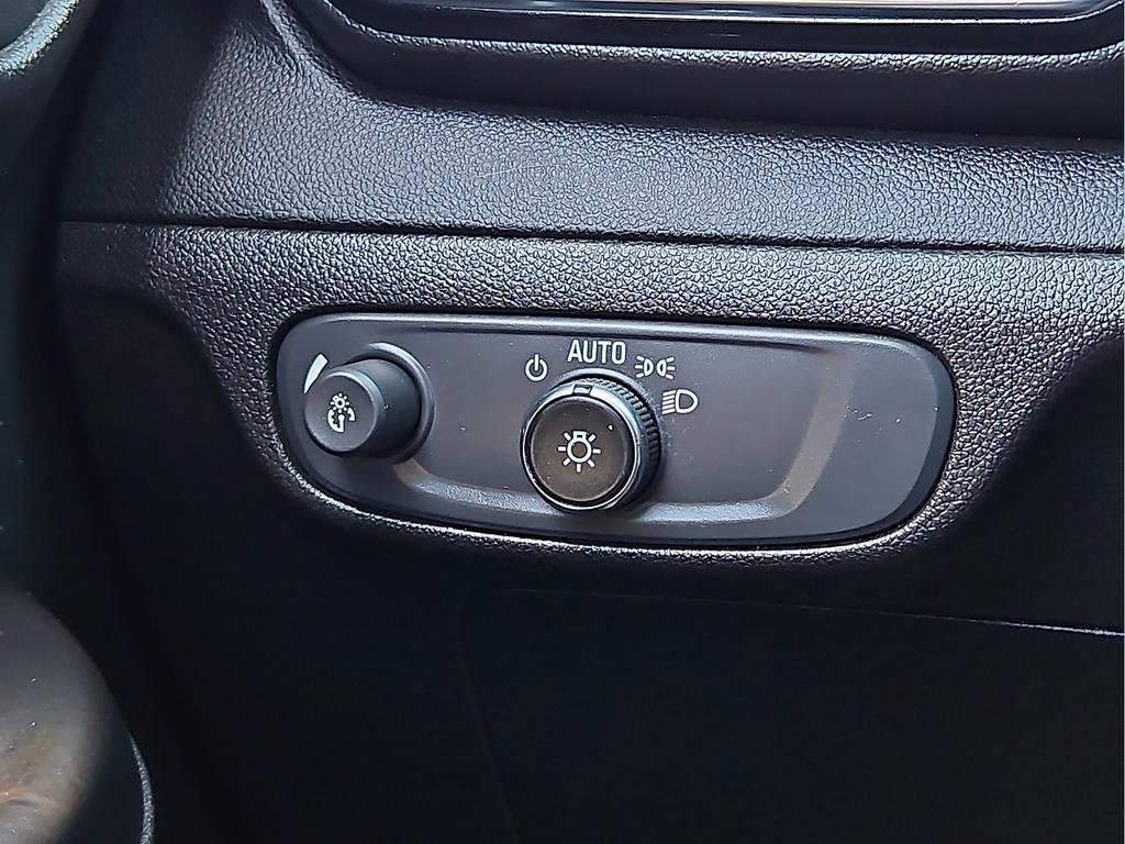 Used 2023 Chevrolet Bolt EUV LT FWD image 13
