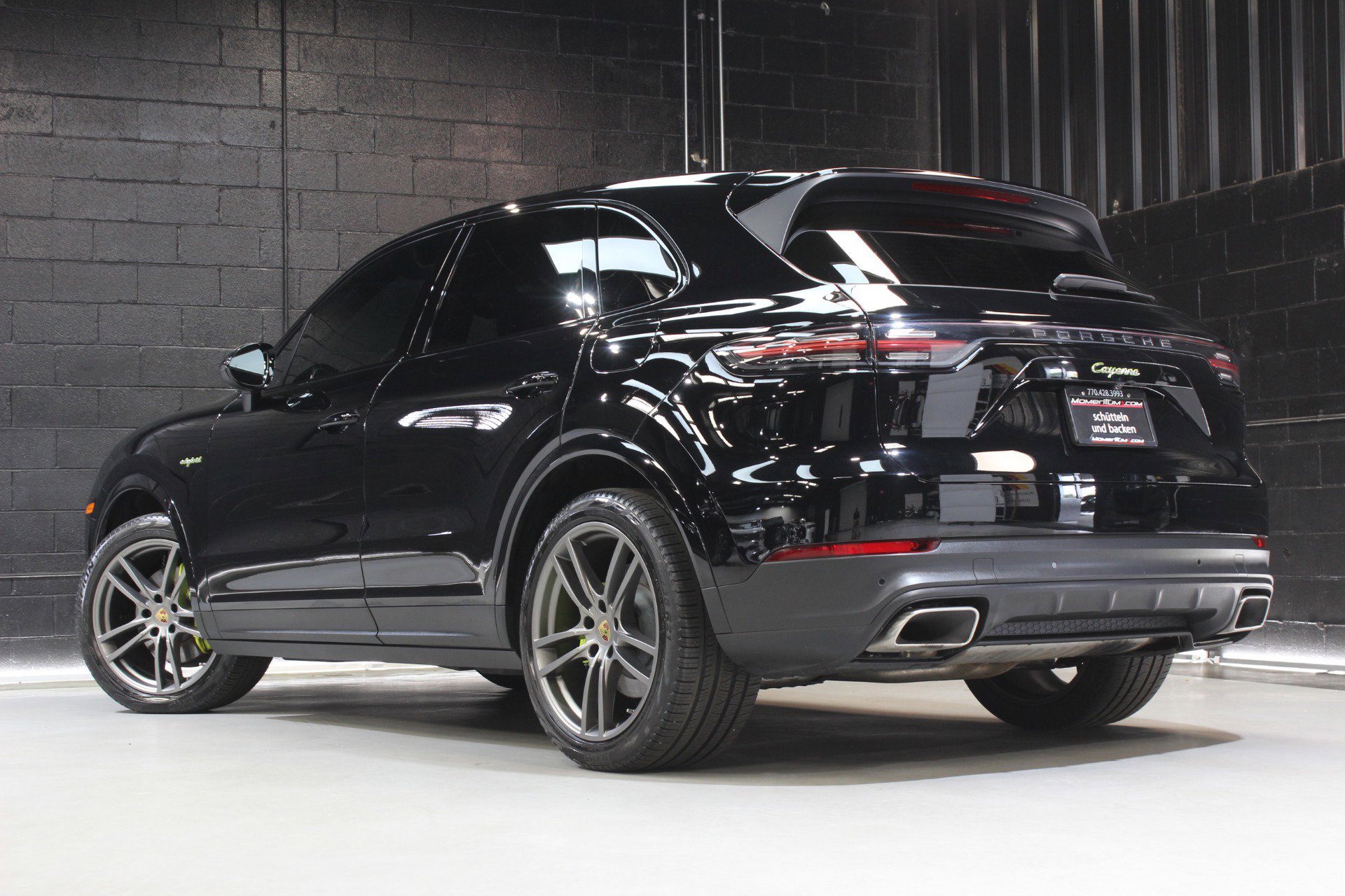 Used 2022 Porsche Cayenne E-Hybrid w/ Premium Package image 7