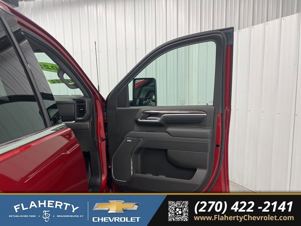 Used 2025 Chevrolet Silverado 2500 LTZ w/ LTZ Convenience Package image 14