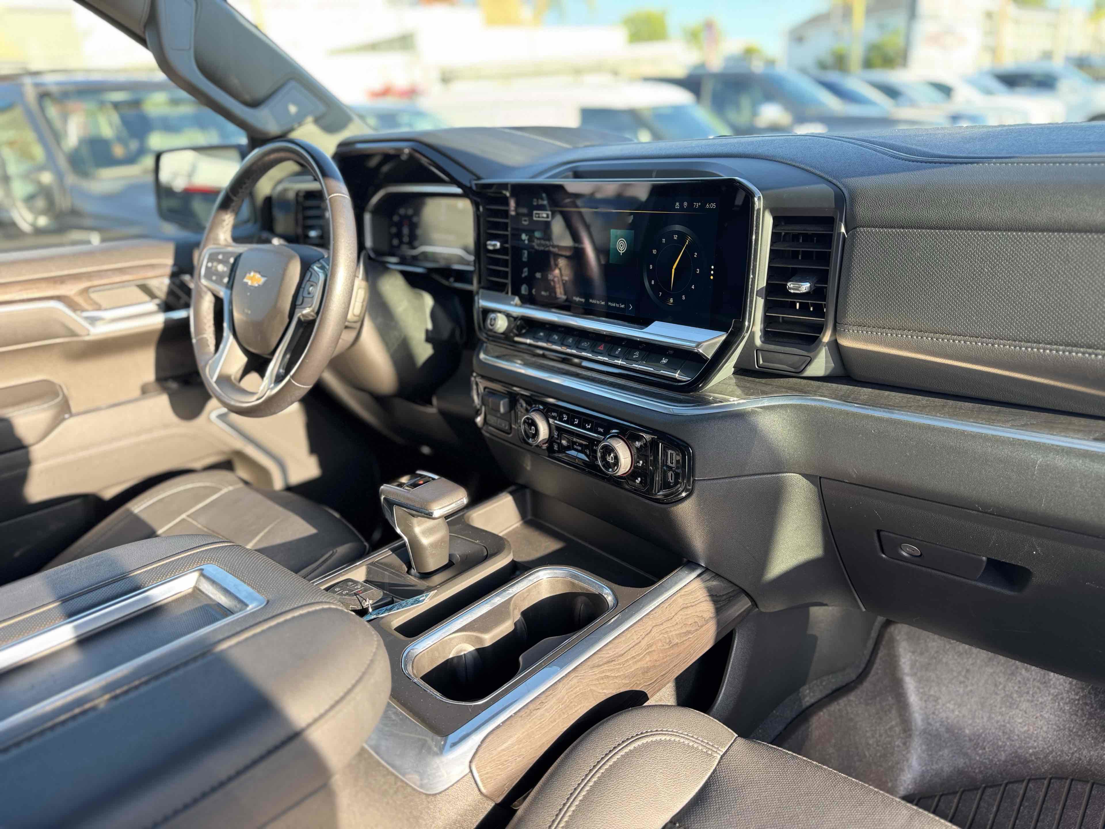 Used 2022 Chevrolet Silverado 1500 LTZ AWD/4WD image 17