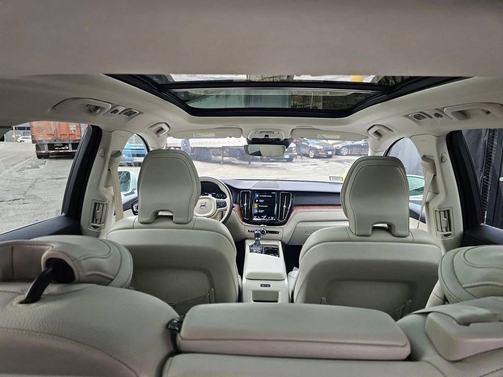 Used 2021 Volvo XC60 T5 Momentum image 8