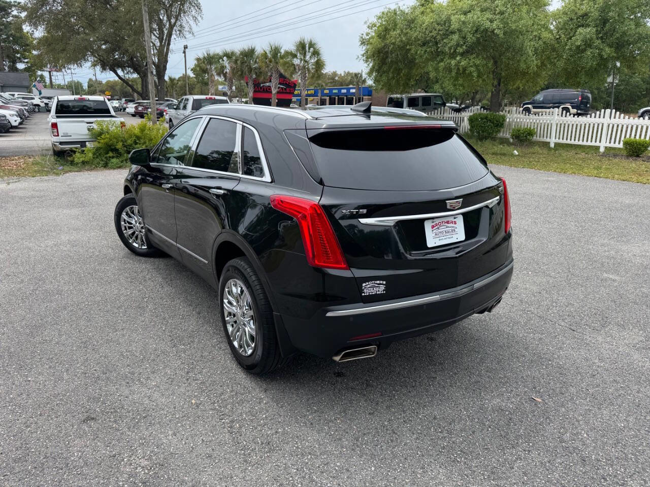 Used 2017 Cadillac XT5 Luxury w/ Driver Awareness Package image 11