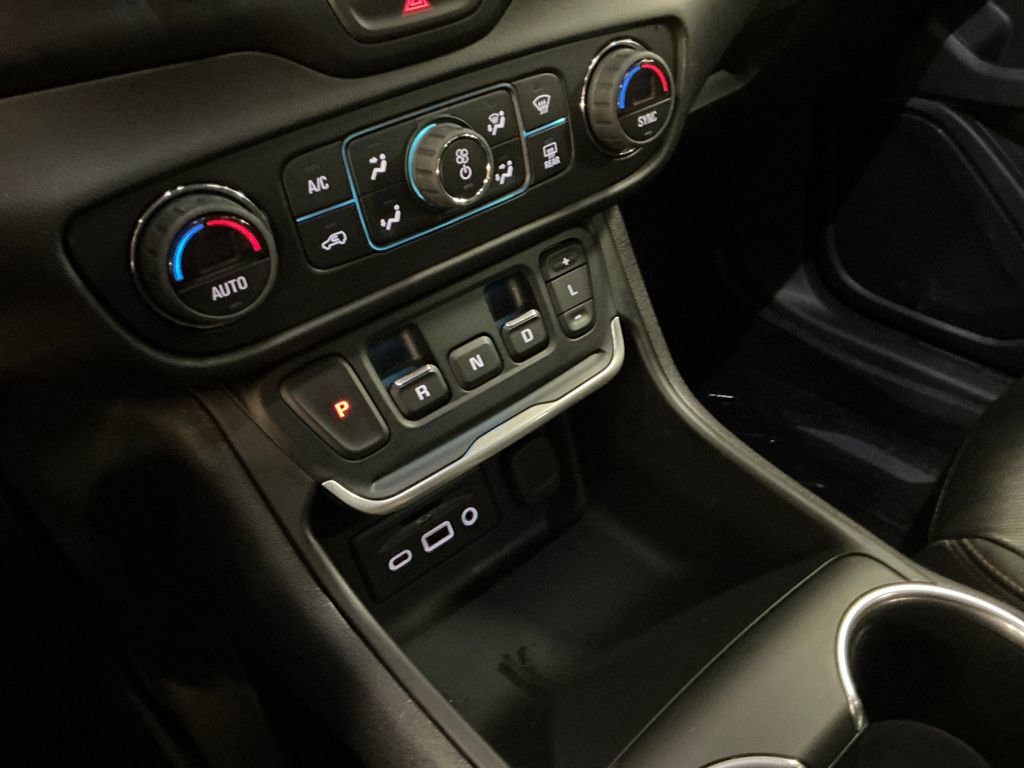 Used 2020 GMC Terrain SLT w/ Preferred Package AWD/4WD image 25