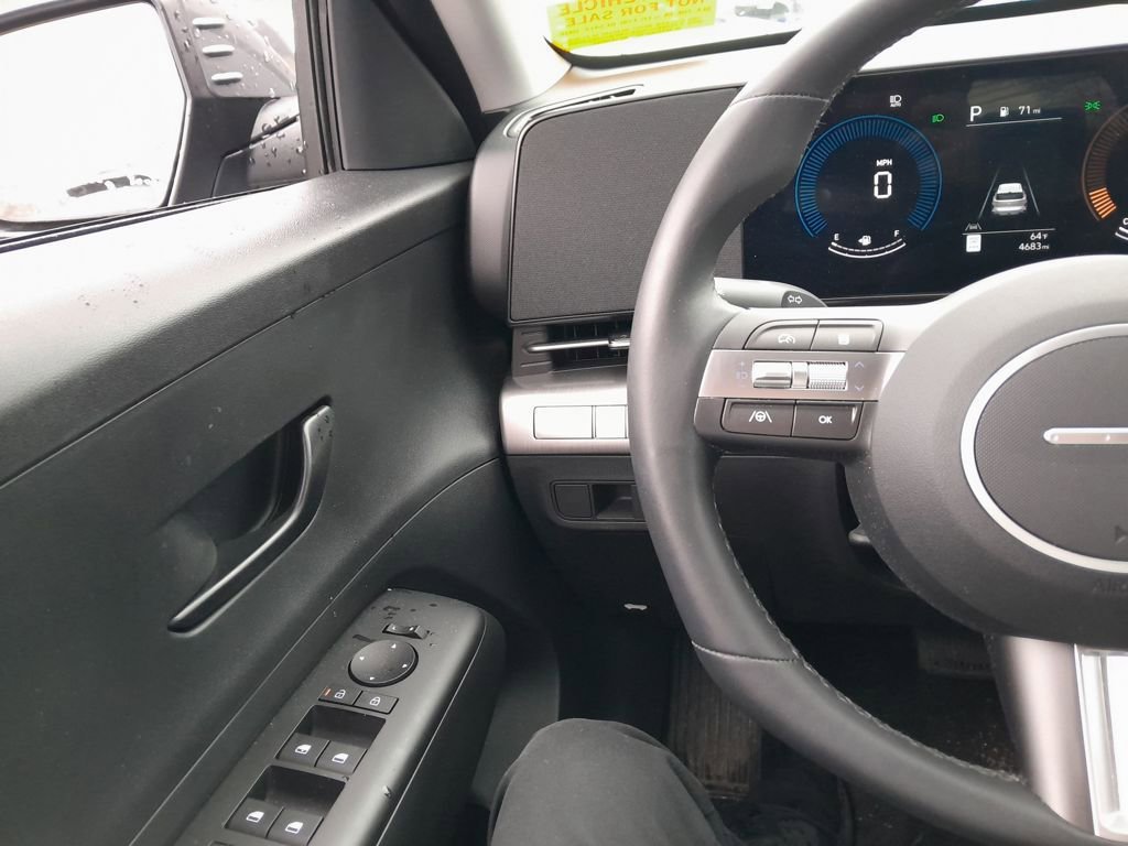 Used 2025 Hyundai Kona SEL image 17