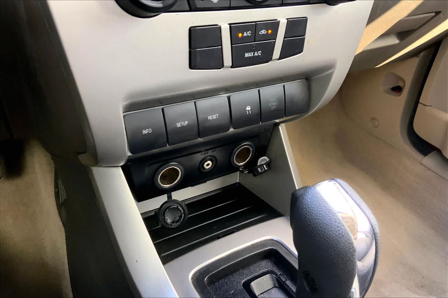 Used 2010 Ford Focus SE FWD image 33