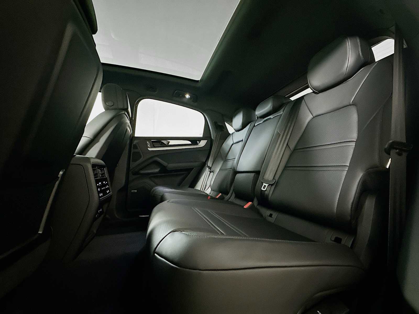 New 2026 Porsche Cayenne Coupe image 23