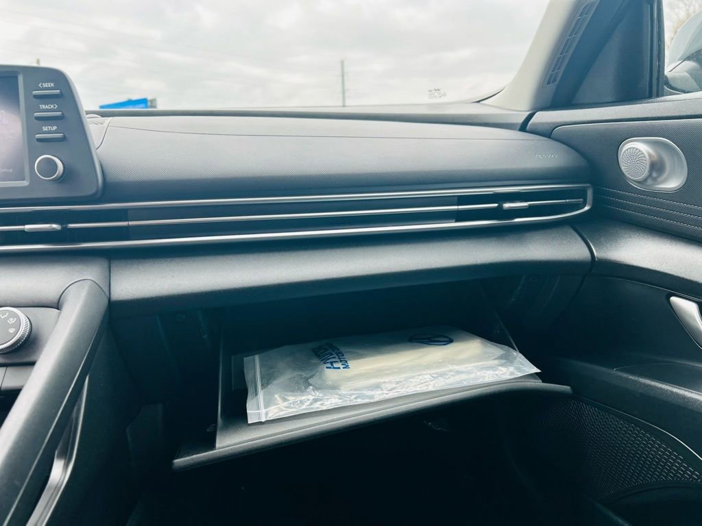 Used 2021 Hyundai Elantra SE image 35