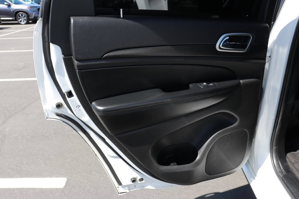 Used 2017 Jeep Grand Cherokee Altitude RWD image 11
