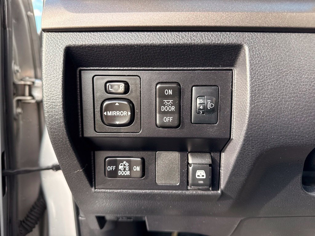 Used 2017 Toyota Tundra SR5 w/ SR5 Upgrade Package RWD image 22