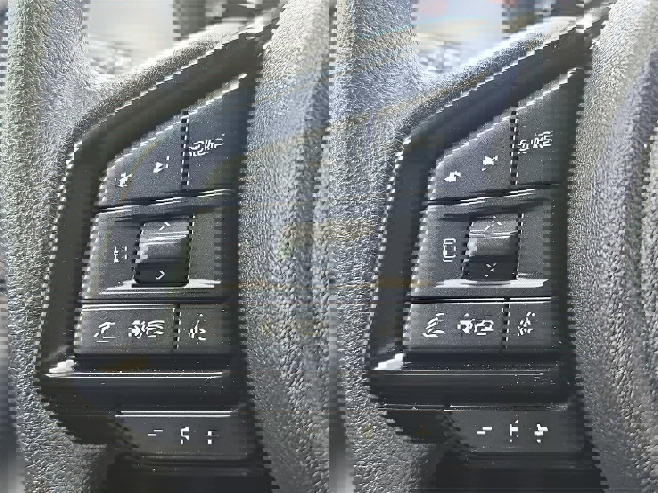 Used 2025 Subaru Crosstrek 2.0i Premium image 17