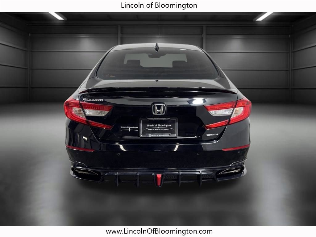 Used 2018 Honda Accord Touring image 4