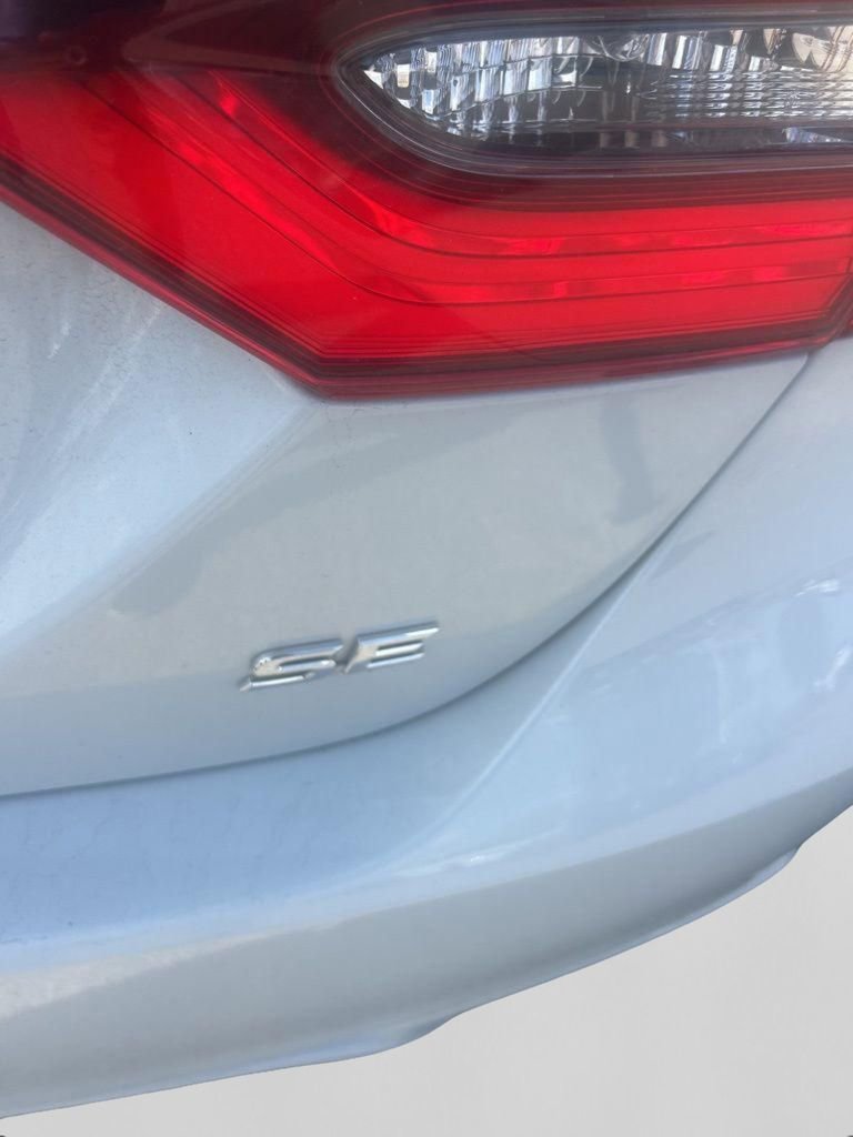 Used 2024 Toyota Camry SE image 4