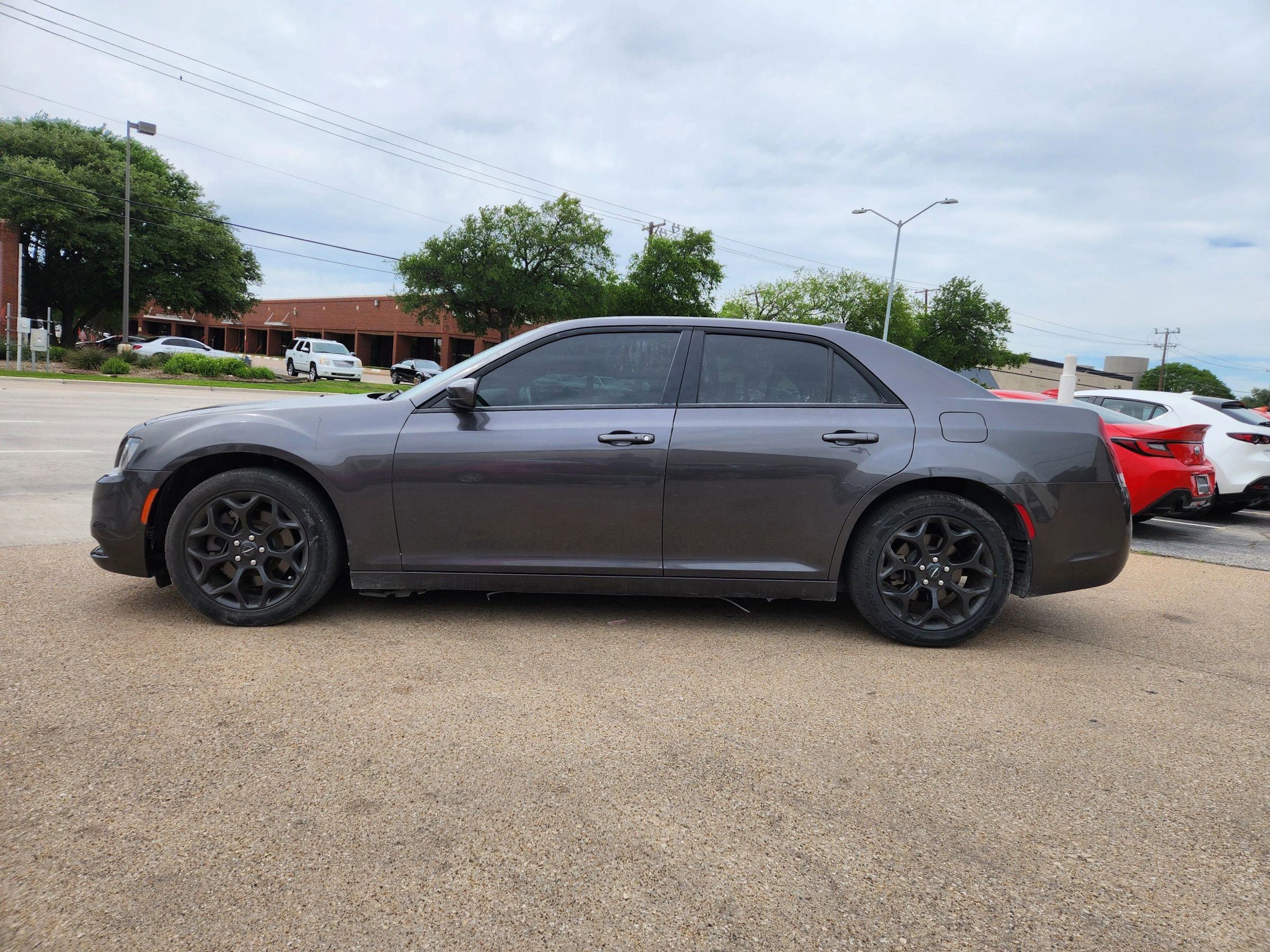 Used 2019 Chrysler 300 S image 2