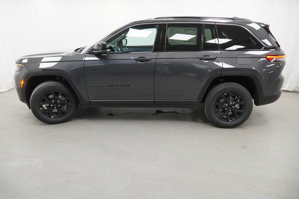 New 2026 Jeep Grand Cherokee Altitude image 14