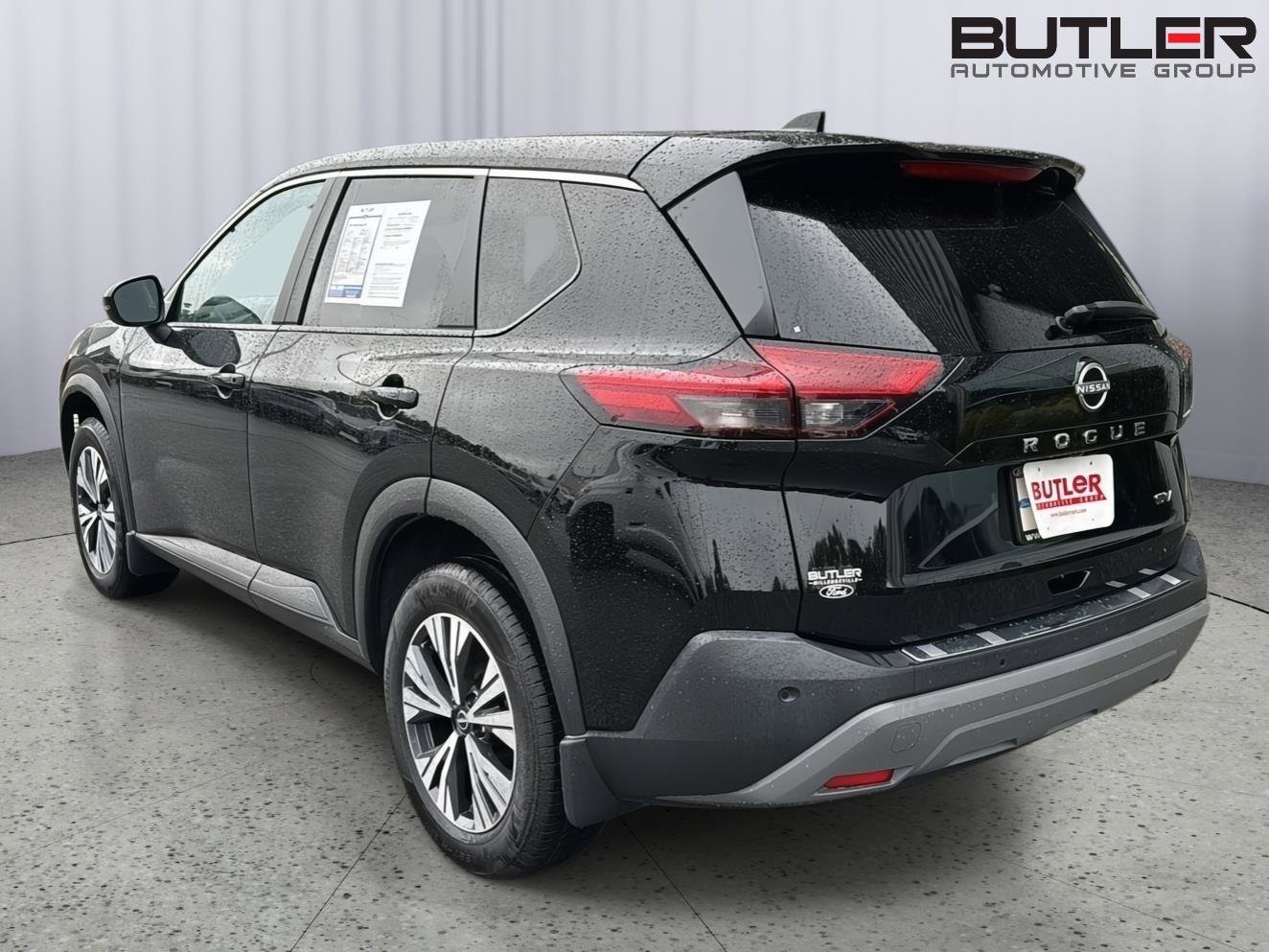 Used 2022 Nissan Rogue SV image 3